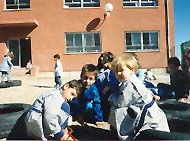 Nens jugant