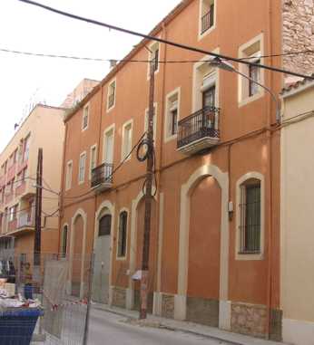 Ulldecona façanes portals i balcons carrer migdia