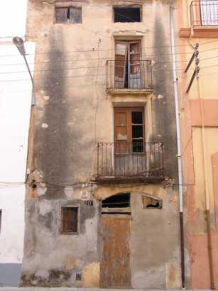 Ulldecona façanes portals i balcons carrer migdia