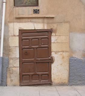 Ulldecona façanes portals i balcons carrer migdia