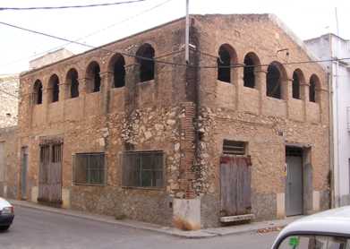 Ulldecona façanes portals i balcons carrer migdia