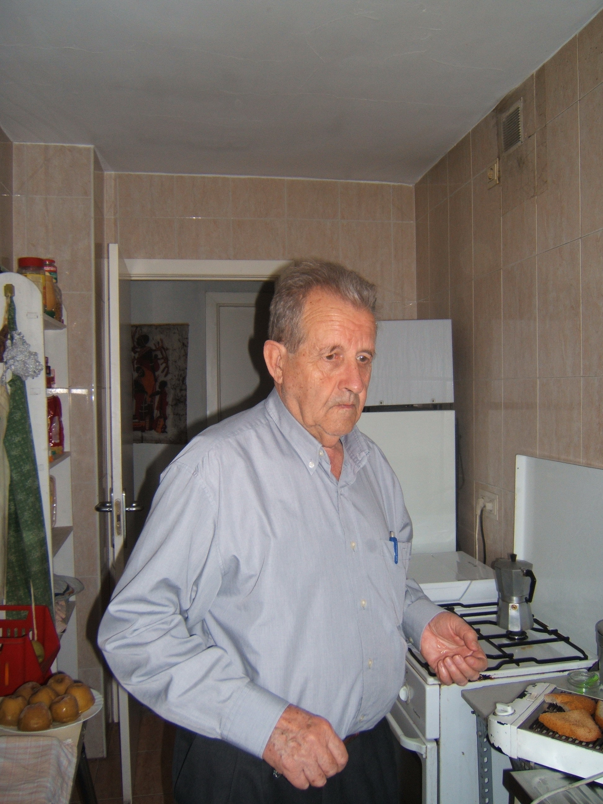 Adolfo Ch�rcoles en la cocina