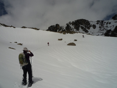 Pujada creixent sobre la neu