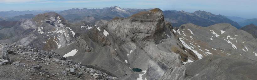 Panorama des del cim del Perdut