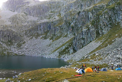 Campament al llac de Botorn�s