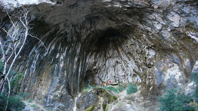 a la cova de les Gralles
