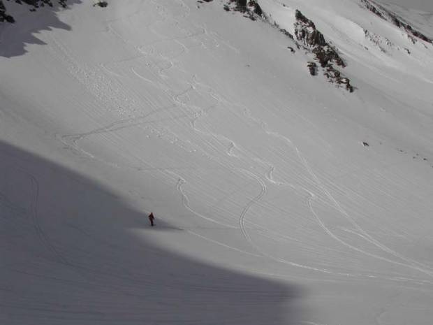 Esquiada pel vessant est del coll de la Marrana