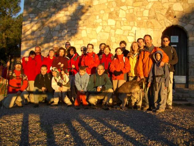 davant del refugi de la Mussara