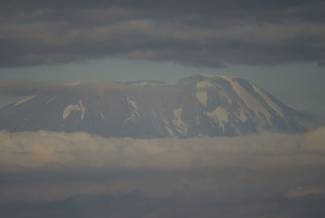 La millor vista del Kilimanjaro, des del refugi Miriakamba, a 60 km.