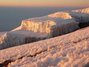 Les neus del Kilimanjaro a la sortida del sol