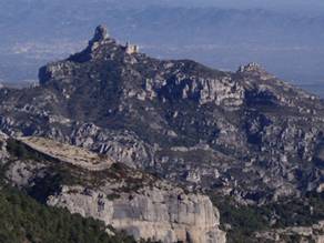 el castell de l'Airosa des de la Mola del Boix