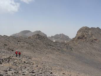 arribant al cin del Toubkal Oest. Al fons, Timesguida, Ras i Akjoud.