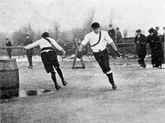Fen skaters round the barrel