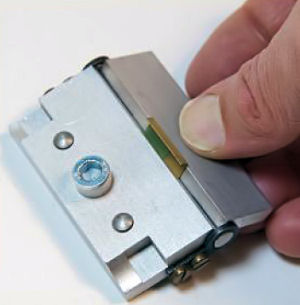 Herramienta sencilla para doblar fotograbados