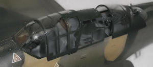 La cabina pintada y pegada en su lugar