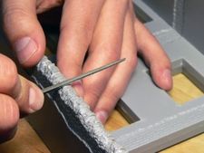 Repasar las l�neas entre ladrillos tras el raspado anterior