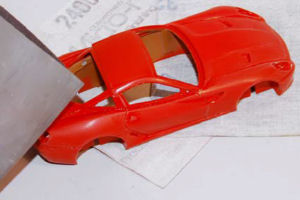 Para dar a la pintura el brillo correcto, pulir con lijas progresivamente m�s finas