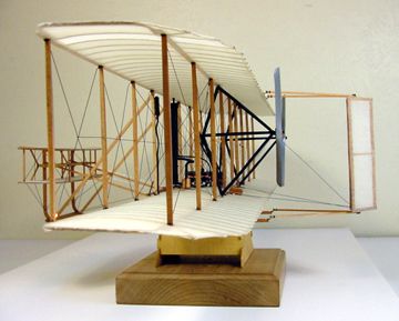 Maqueta del Wright Flyer en madera