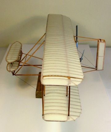 Maqueta del Wright Flyer en madera