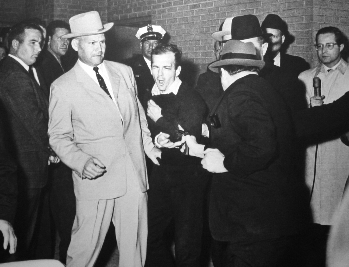 Ruby shoots oswald