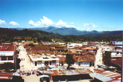 Vista parcial del poble de Nebaj vist des del campanar
