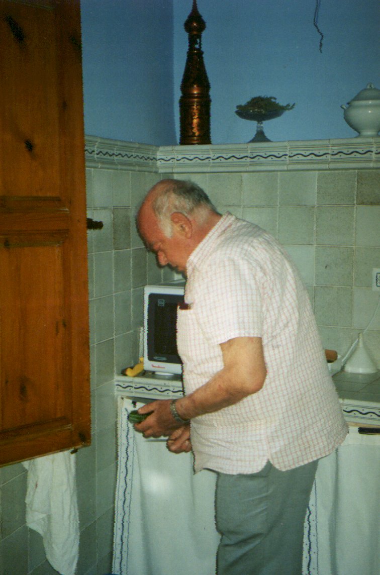 Joan Lluís Clausell. Agosto 2002 en la cocina de Cal Racó (Sant Jordi)
