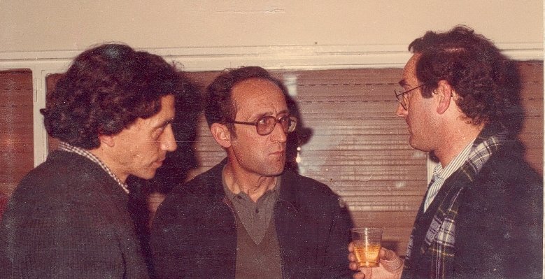Tot conversant a Miraflores de la Sierra 1981. En el centre, Ramiro Reig
